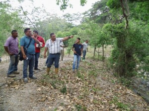 El Alcalde Carlos Puerta conversó con los productores de la zona. 